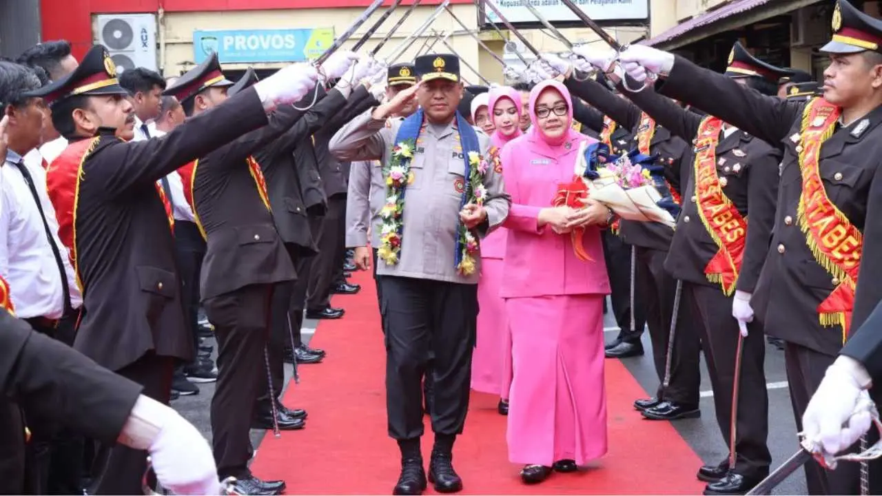 Brigjen Pol Mokhamad Ngajib Pamit dari Polrestabes Makassar, Tradisi Pedang Pora Iringi Kepergiannya