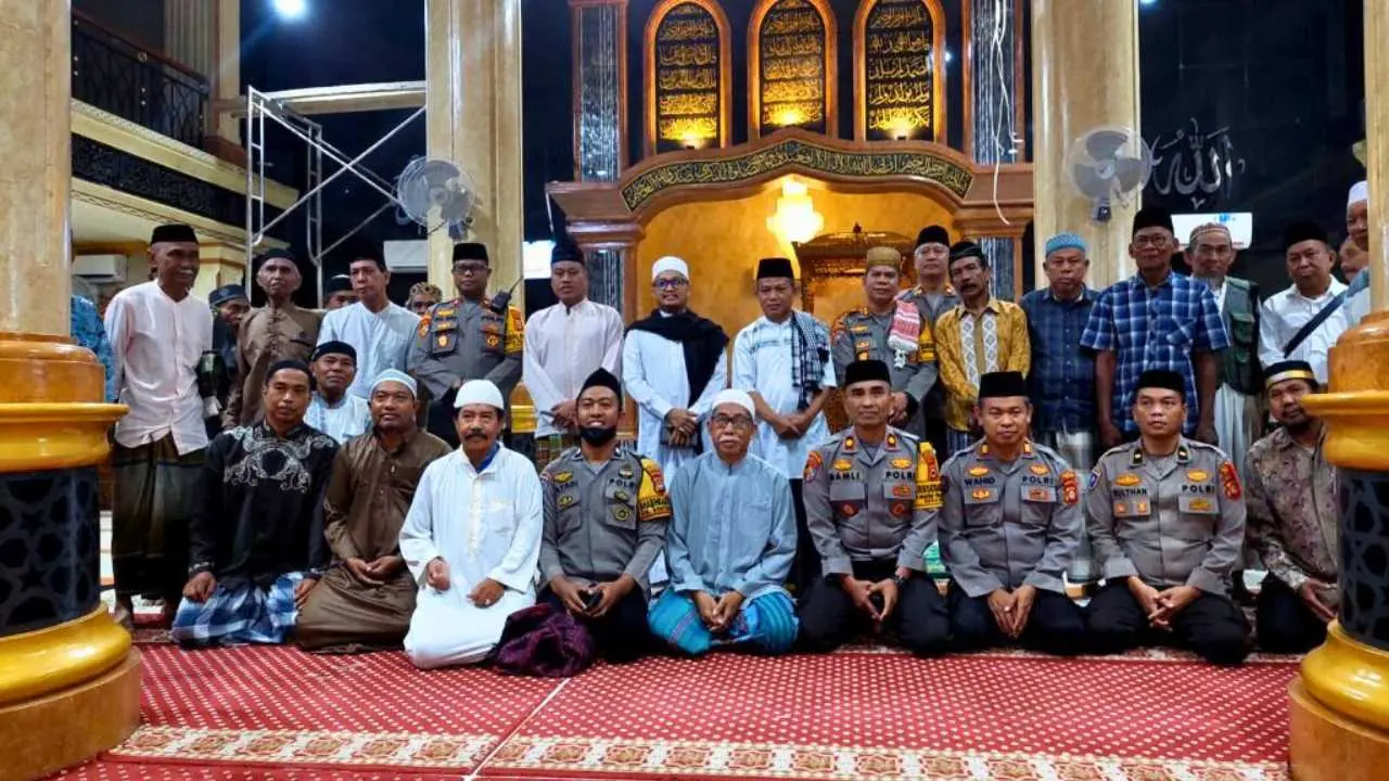 Lewat Safari Subuh, Polrestabes Makassar Sentuh Warga, Ingatkan Keamanan dan Musim Hujan