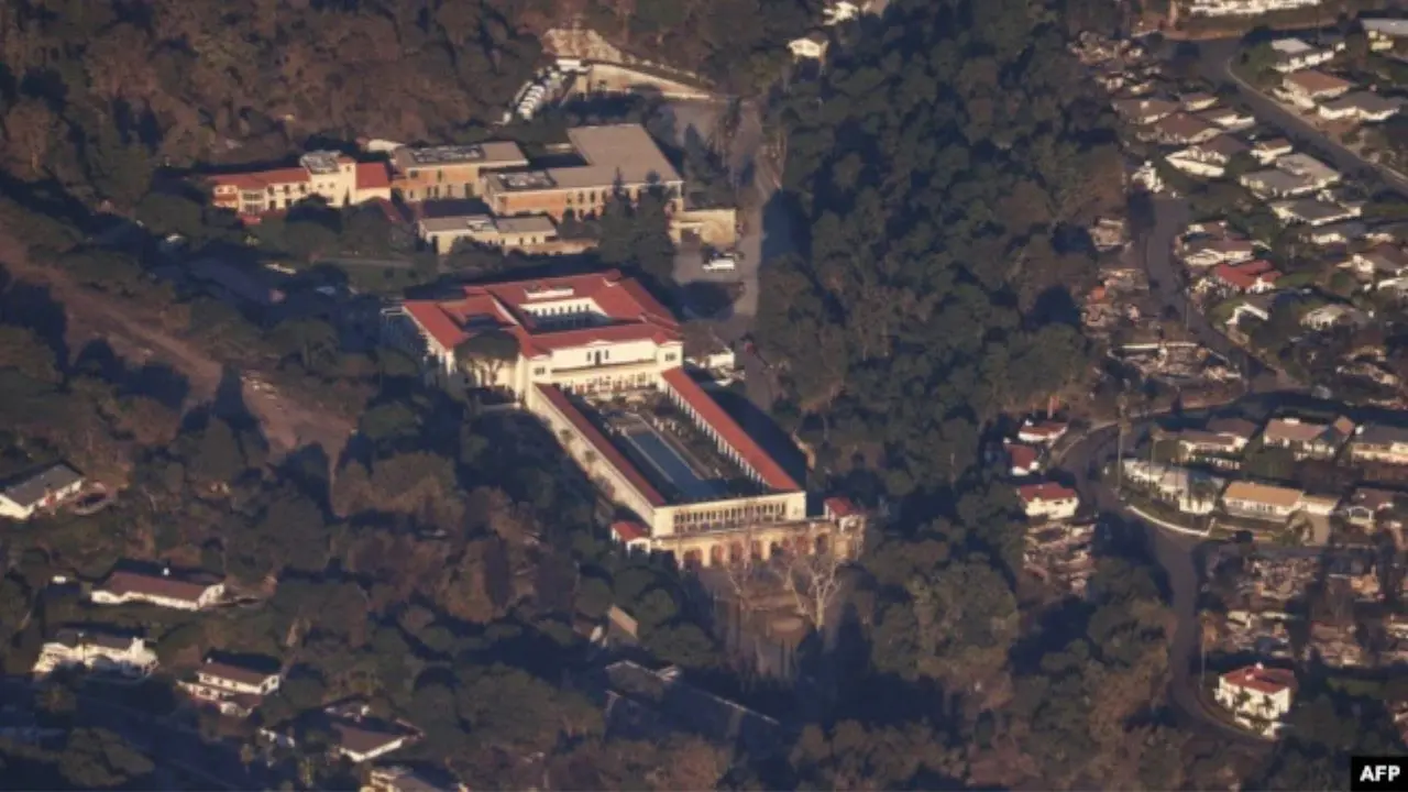 Petugas Damkar Masih Berjuang Padamkan Api di LA, Korban Tewas Capai 16 Orang