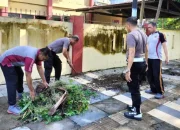 Polsek Bontoala Rutin Gelar Kerja Bakti Jaga Kebersihan Mako