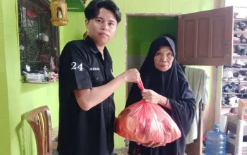 Lurah Biring Romang Serahkan Bantuan dari Birma Peduli kepada Warga Kurang Mampu 5 Lurah Biring Romang Serahkan Bantuan dari Birma Peduli kepada Warga Kurang Mampu