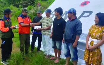 BPBD Pinrang Dirikan Tenda Darurat Pasca Tanah Longsor di Desa Lembang Mesakada