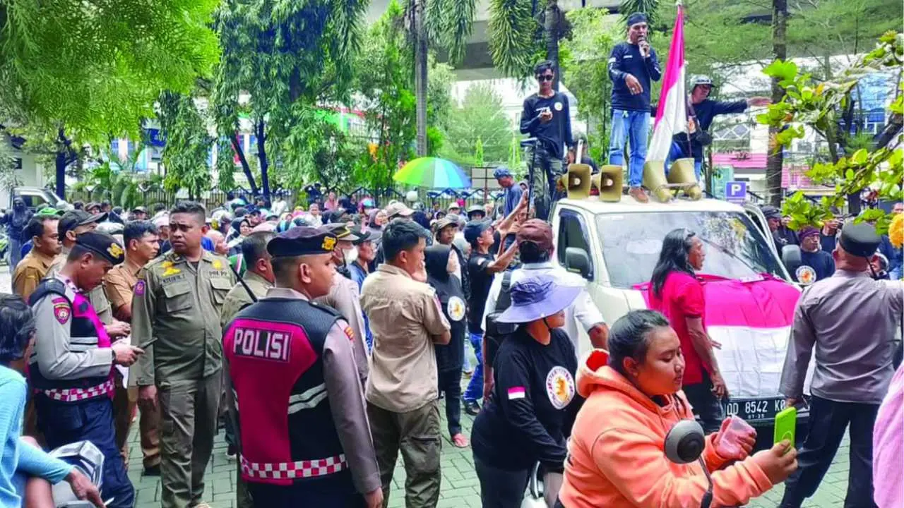 Kelompok Warga Bersatu Gelar Aksi Unjuk Rasa di DPRD Makassar, Tuntut Perhatian Pemerintah