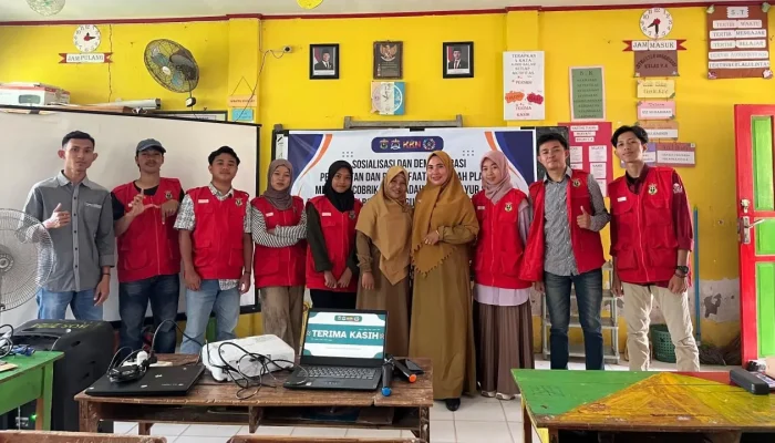 Mahasiswa Unhas Sosialisasikan Pemanfaatan Limbah Bonggol Jagung sebagai Media Tanam di Jeneponto