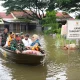 Tinjau Lokasi Banjir di Makassar, Prof Fadjry Djufry Harap Ada Solusi Permanen untuk Warga Terdampak