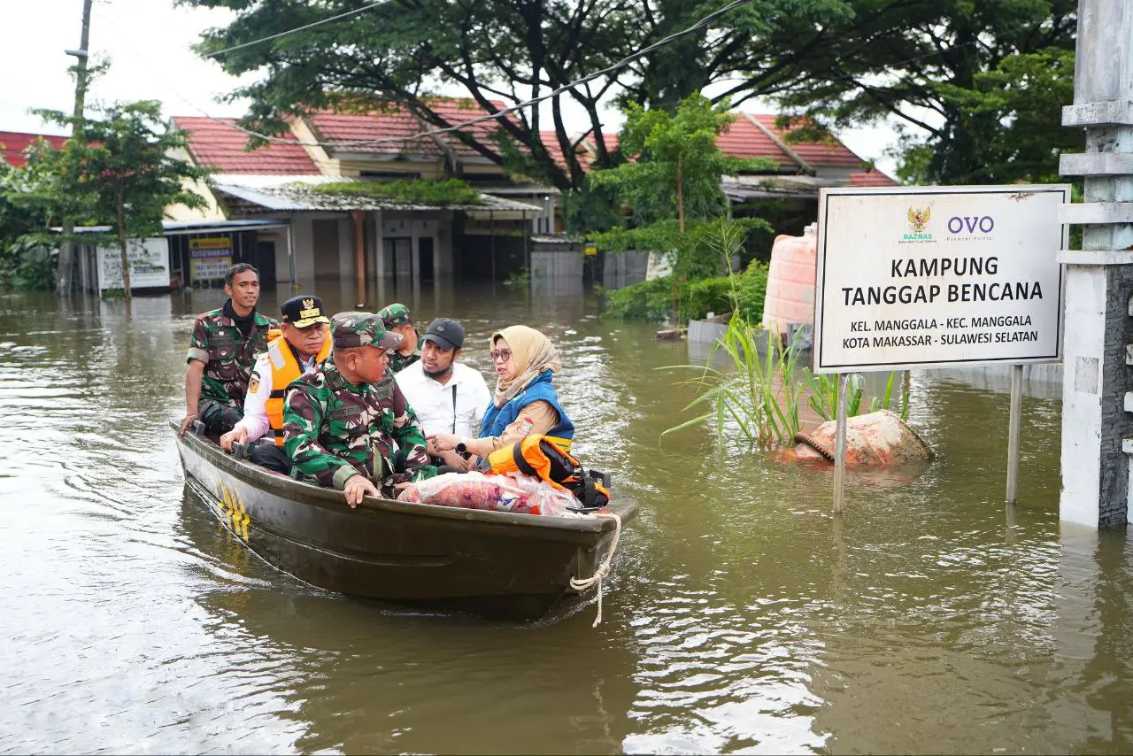 Tinjau Lokasi Banjir di Makassar, Prof Fadjry Djufry Harap Ada Solusi Permanen untuk Warga Terdampak