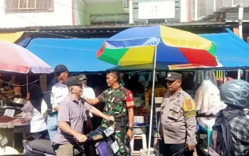 PD Pasar Makassar Raya Dikawal Polsek Bontoala Tertibkan PKL Pasar Terong 6 PD Pasar Makassar Raya Dikawal Polsek Bontoala Tertibkan PKL Pasar Terong