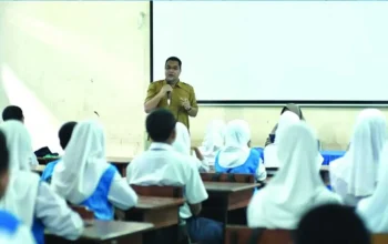 Kominfo Makassar Gencarkan Literasi Keamanan Digital di SMPN 10 4 Kominfo Makassar Gencarkan Literasi Keamanan Digital di SMPN 10
