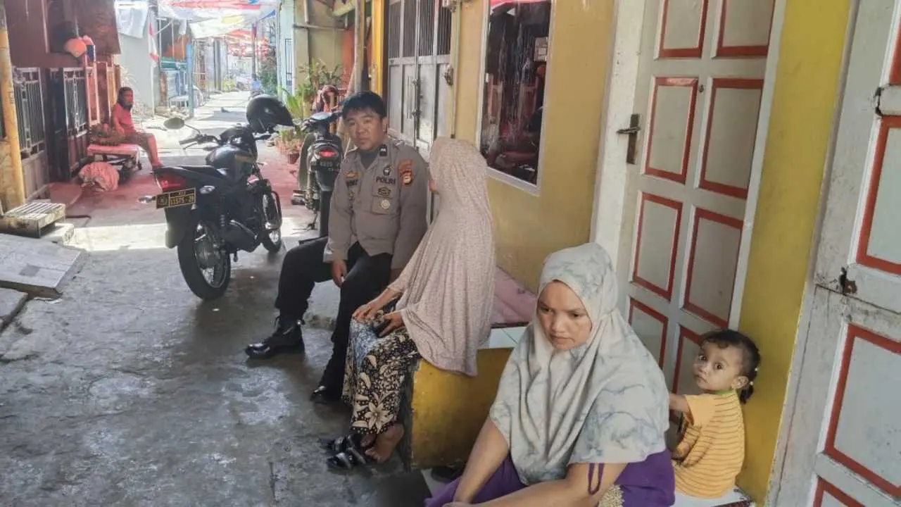 Bhabinkamtibmas Makassar Aktif Sambangi Warga: Jalin Komunikasi dan Jaga Kamtibmas