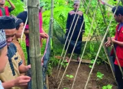 Mahasiswa KKN-T Unhas Latih Santri dalam Pertanian Dasar di Pesantren Agrowisata
