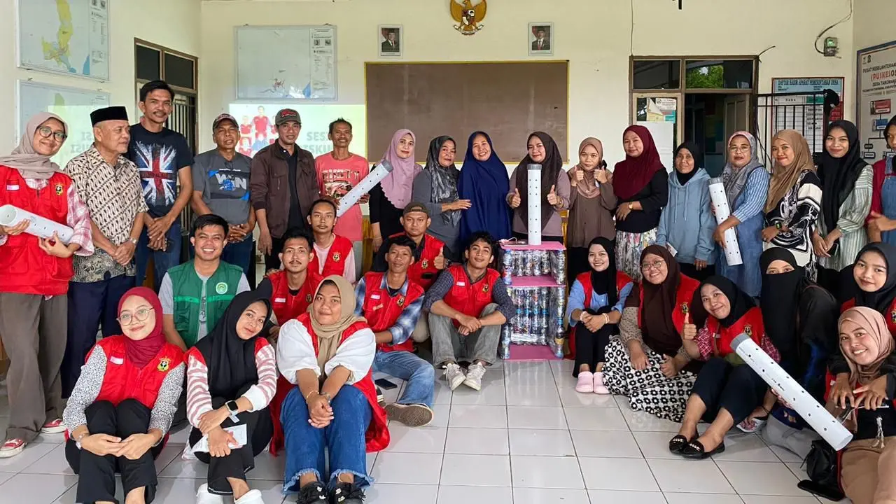 Sosialisasi Pengelolaan dan Pemilahan Sampah di Desa Tarowang: Upaya Mahasiswa KKN-Unhas untuk Lingkungan Bersih