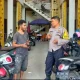 Bhabinkamtibmas Tamalanrea Jaya Sambangi Kos-kosan, Titip Pesan Keamanan