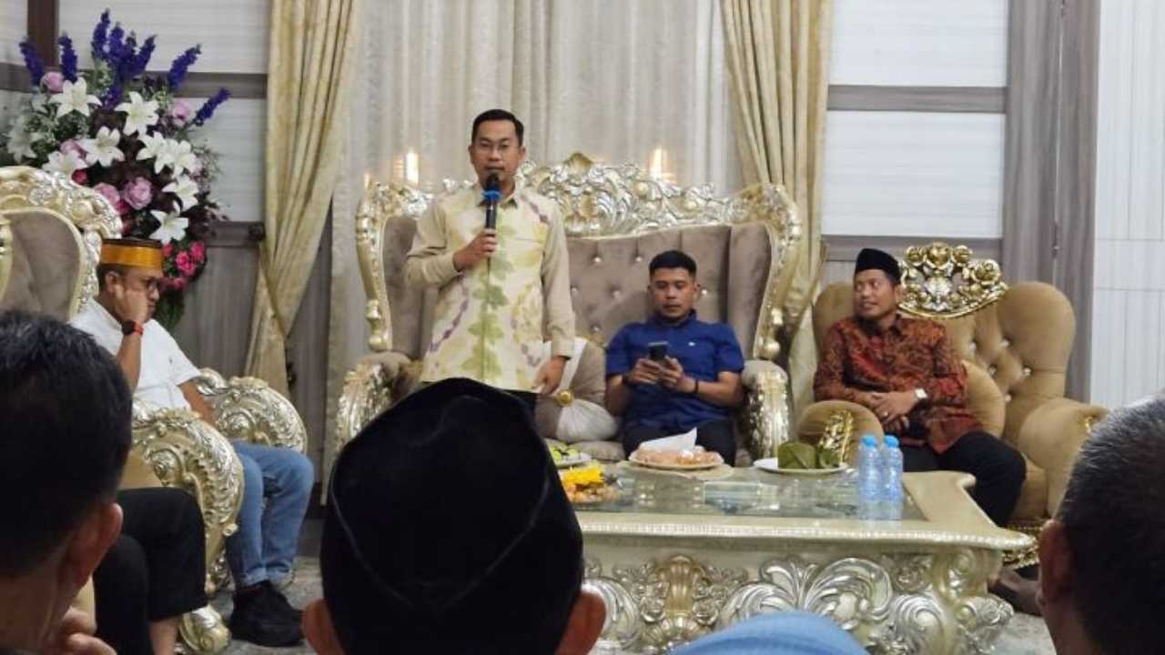 Paris-Islam Diundang Pj Bupati Jeneponto ke Rujab, Sudirman Sappara: Imbas Pilkada, Sejumlah Pimpinan OPD Belum Begitu Tersenyum 2 Paris-Islam Diundang Pj Bupati Jeneponto ke Rujab, Sudirman Sappara: Imbas Pilkada, Sejumlah Pimpinan OPD Belum Begitu Tersenyum
