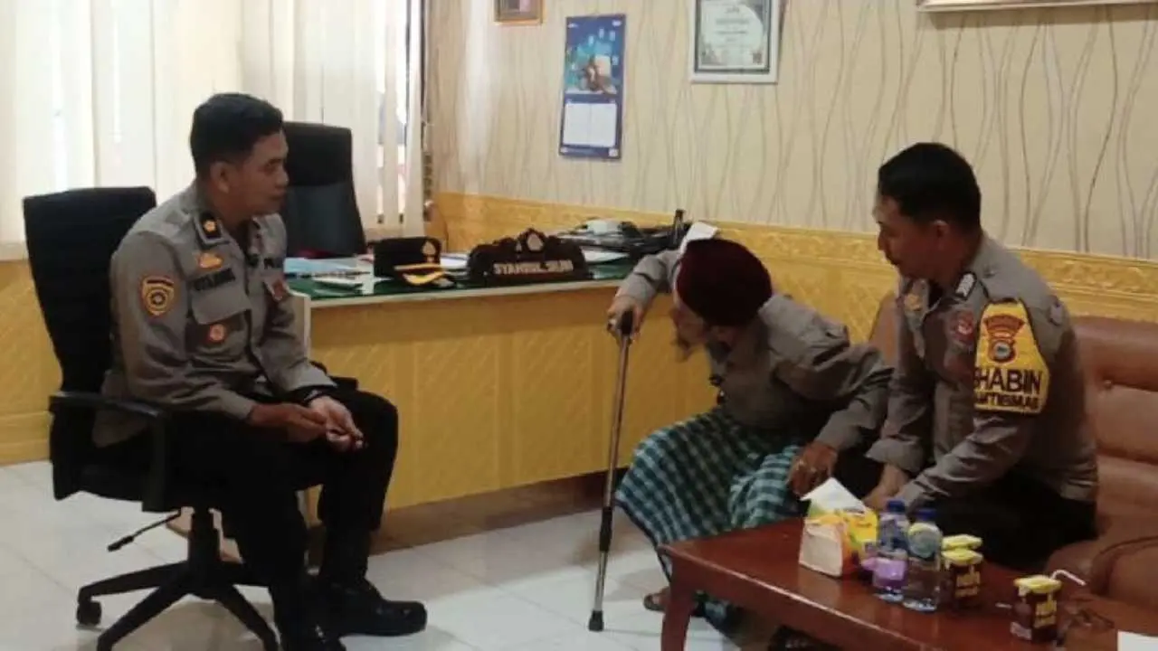 Kakek Nekat Ikut Seleksi Penerimaan Polisi di Bagian SDM Polres Jeneponto? 2 Kakek Nekat Ikut Seleksi Penerimaan Polisi di Bagian SDM Polres Jeneponto?