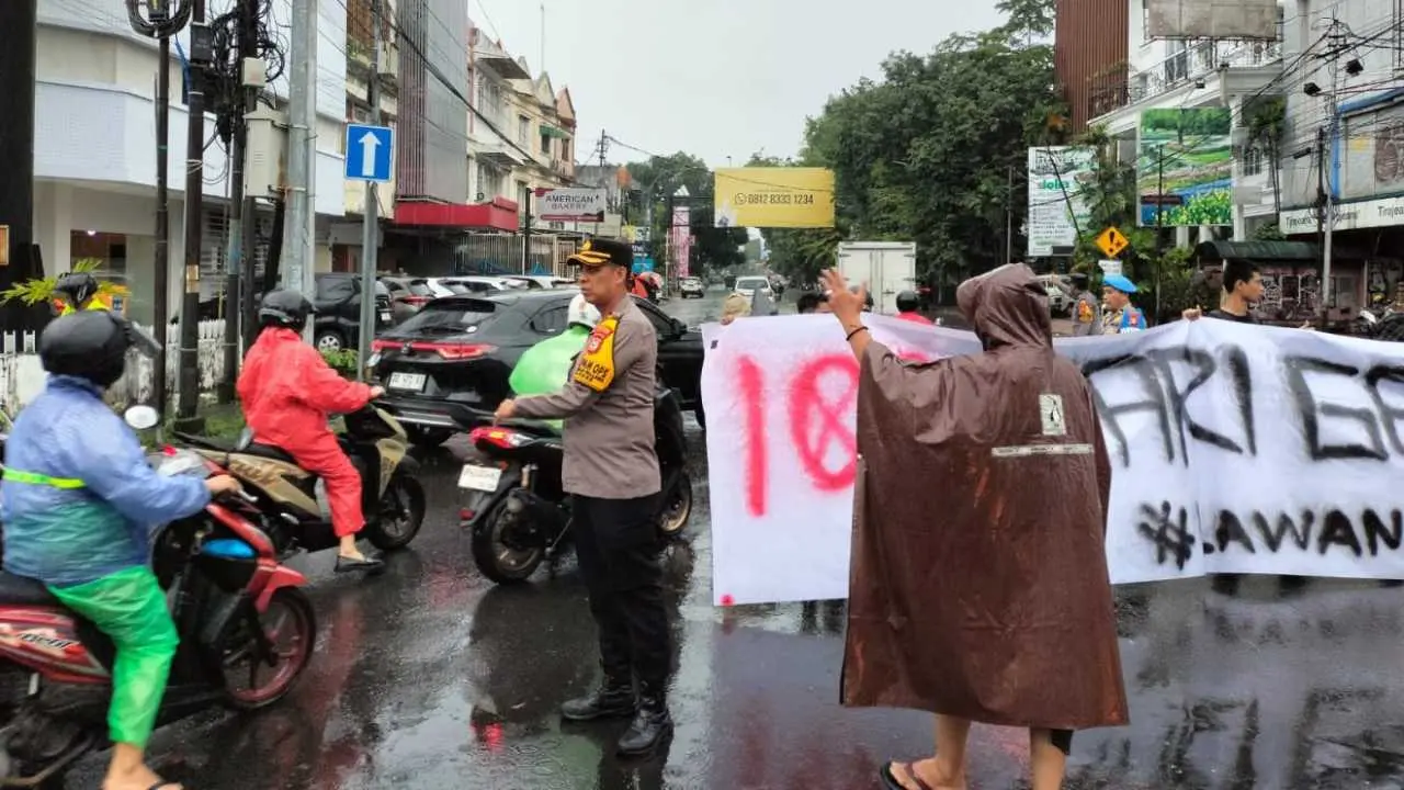 Kapolsek Bontoala "Turun Tangan" Amankan Unjuk Rasa Mahasiswa!