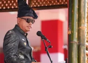 Hari Jadi Bulukumba Ke-65, Pj Gubernur Prof Fadjry Kenakan Pakaian Adat Kajang dan Tenun Sarung Bira