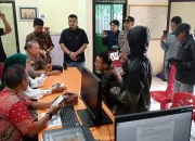 Warga Daya Geruduk Kantor Lurah, Tuntut Pencopotan Lurah