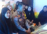 Tunjukkan Empati, Bhabinkamtibmas Karunrung Melayat ke Rumah Duka Warga