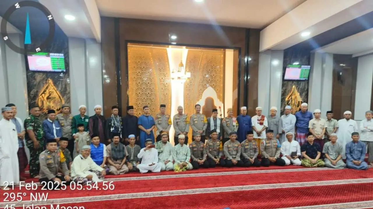 Safari Subuh Kapolrestabes Makassar: "Jemput Hidayah, Makmurkan Masjid, Jaga Kamtibmas"