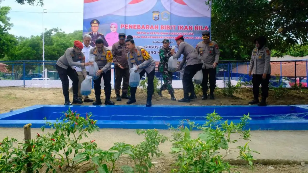 Kapolda Sulsel Resmikan Fasilitas Olahraga dan Serahkan Bantuan Sosial di Polres Wajo