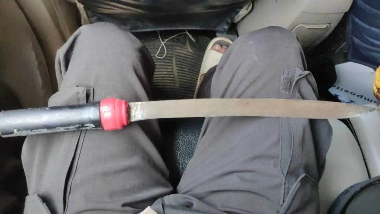 Kapolsek Mariso Pimpin Langsung Penangkapan Pria Bersenjata Tajam di Makassar