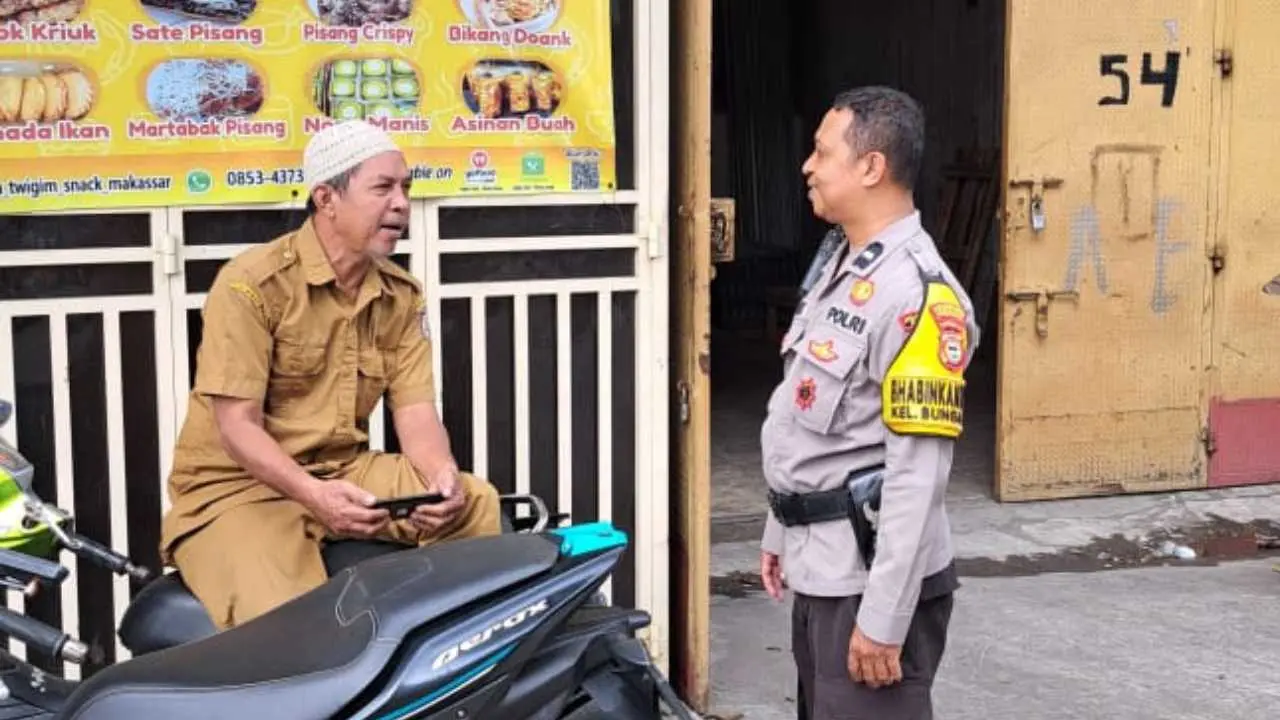Bhabinkamtibmas Bungaejaya Edukasi Warga Bontoala Lewat Sambang