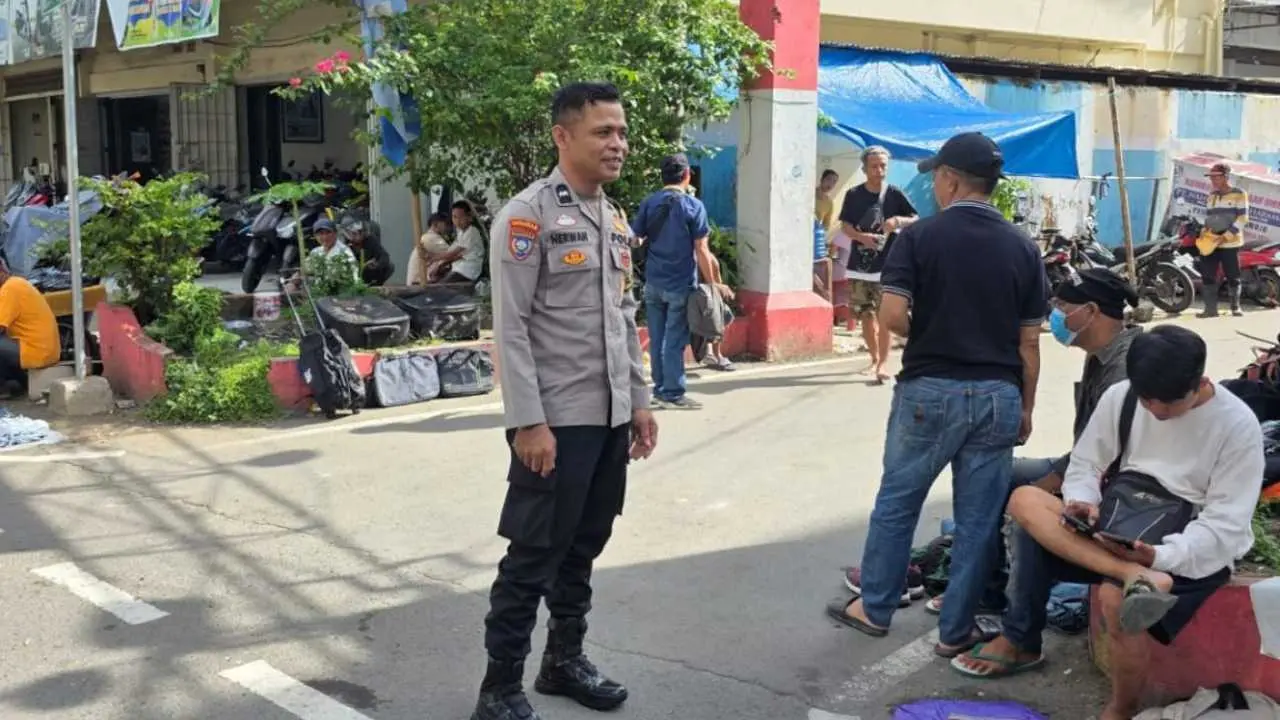 Intens Sambangi Warga, Bhabinkamtibmas Makassar Jalin Komunikasi