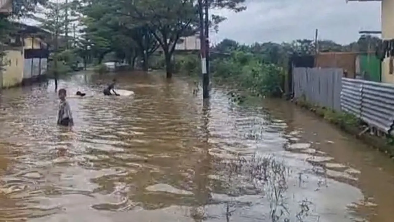 Banjir Rendam Perumnas Antang, BPBD Makassar Evakuasi Warga