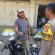 Bripka Oktavianus Gencarkan Edukasi Jukir Cegah Curanmor di Jalan Sungai Saddang