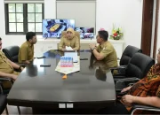 Sekda Irwan Adnan Dampingi Aliyah Mustika Ilham Berkeliling Balai Kota di Hari Pertama