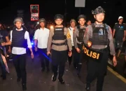 Blokade Jalan Hingga Larut Malam, Polisi Bubarkan Demonstrasi di Depan Kampus UMI Makassar