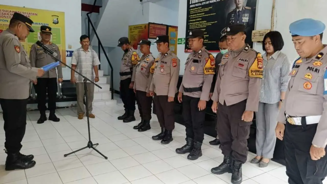 Hujan Tak Surutkan Semangat, Jajaran Polsek Bontoala Tetap Gelar Apel Pagi