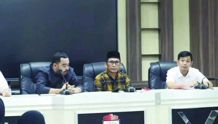 Ratusan Guru di Makassar Geruduk DPRD, Tuntut Pencairan Tunjangan Sertifikasi