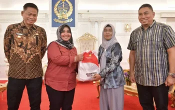 Pj Gubernur Sulsel dan Kemensos Salurkan 3.000 Paket Bantuan untuk Korban Banjir