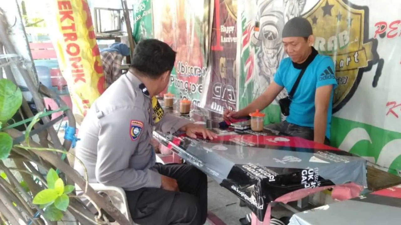 Bhabinkamtibmas Aipda Warsito Ajak Warga Barana Jadi Mata dan Telinga Polisi!