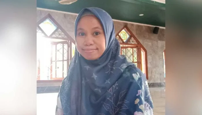 Menggugat Ilusi Emansipasi: Menyingkap Akar Sistemik Beban Ganda Perempuan dan Resolusi Islam Menyeluruh