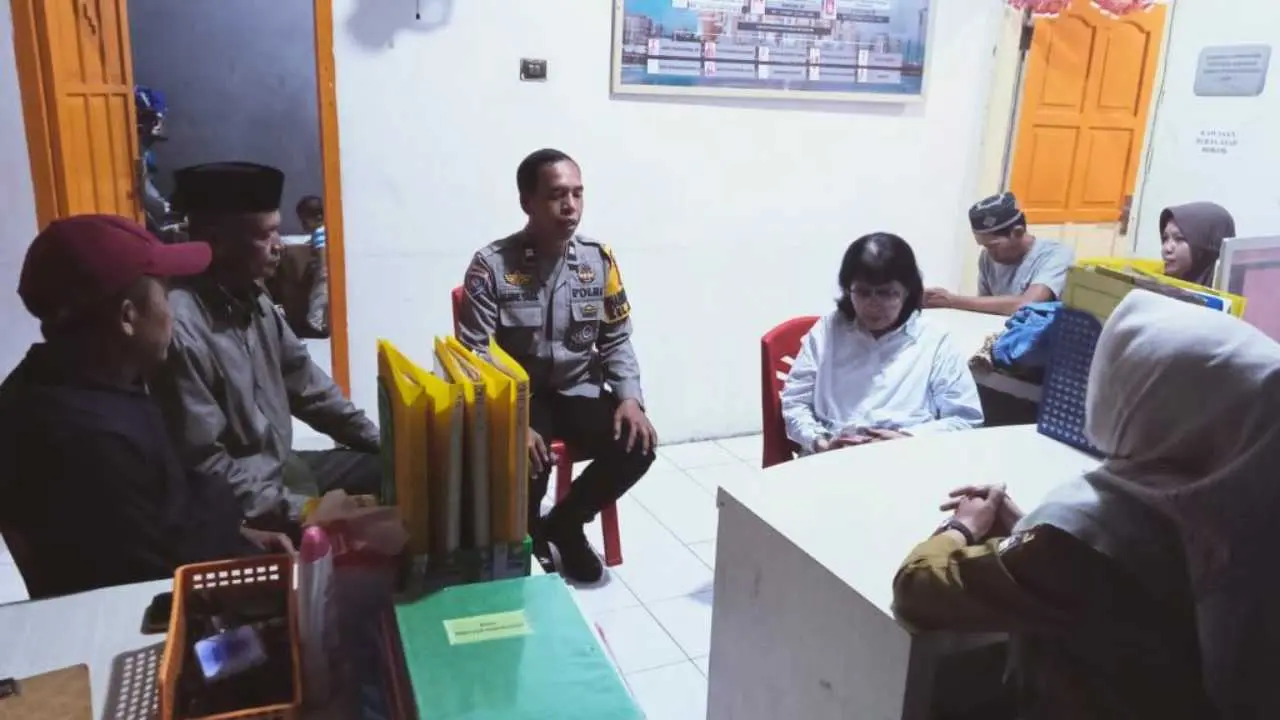 Cekcok Gara-Gara Cor Pondasi ke Jalan, Bhabinkamtibmas dan Seklur Berua Turun Mediasi Warga