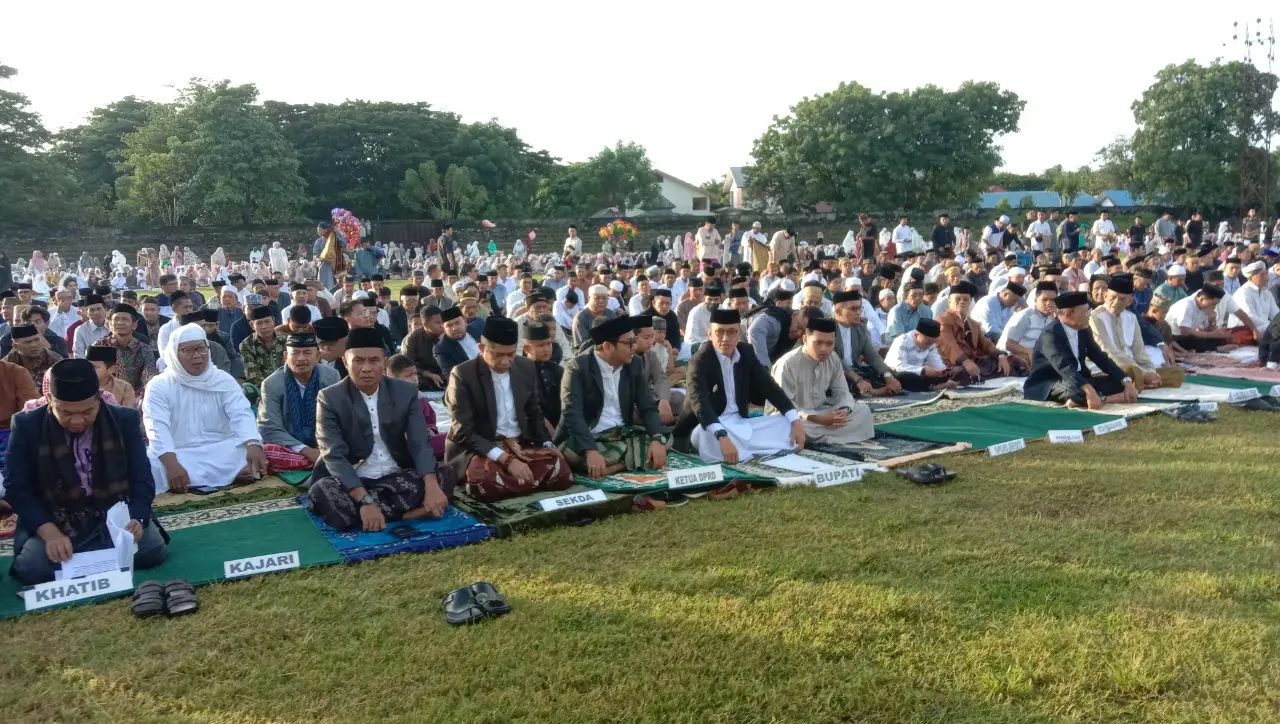 Bupati Jeneponto Sholat Idulfitri Pertama di Stadion Mini Turatea, Begini Pesannya! 3 Bupati Jeneponto Sholat Idulfitri Pertama di Stadion Mini Turatea, Begini Pesannya!