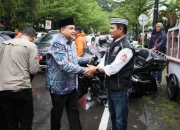 Wali Kota Apresiasi Langka Nyata HDCI Makassar, Salurkan 1.000 Paket Sembako untuk Petugas Kebersihan