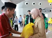 Wawali Makassar Resmikan Pembagian Bingkisan DPD AMPHURI Sulampua untuk Petugas Bandara Sultan Hasanuddin