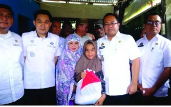 Tinjau lokasi Miskin Ekstrem, Wakil Bupati Gowa Berikan Bantuan Usaha dan Modal untuk Warga