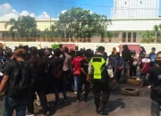Serikat Buruh Kembali Geruduk PT Wahyu Pradana Binamulia, Polisi Siaga Amankan Aksi
