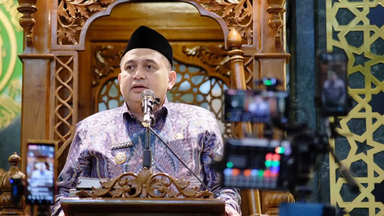 Wali Kota Makassar Tarawih di Masjid Raudhatul Muflihien, Janjikan Penataan Pasar Terong