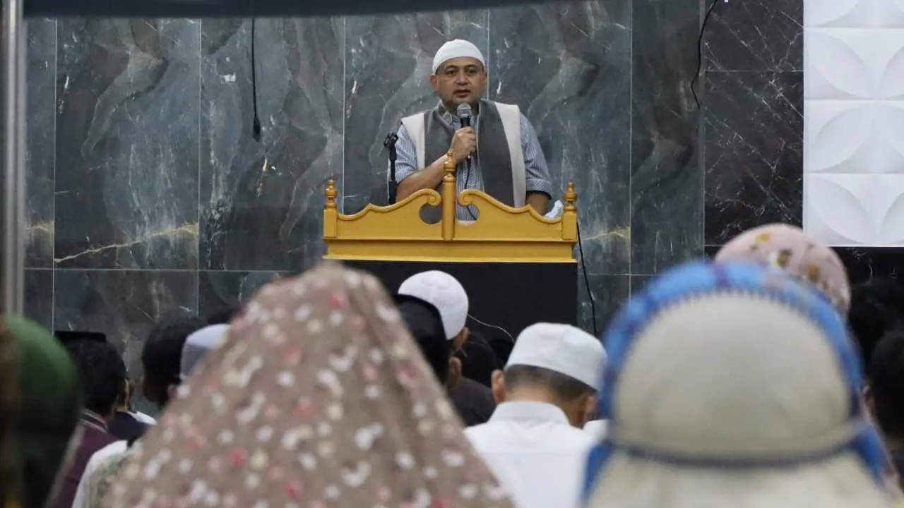 Jaga Harmoni Ramadan, Wali Kota Makassar Salat Subuh di Maccini Sombala