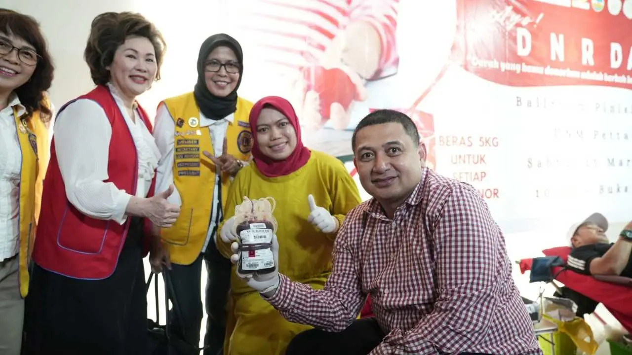 Pertama Kali, Wali Kota Makassar Donor Darah di Bulan Ramadan