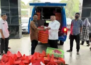 Dinas Perpustakaan dan Kearsipan Sulsel Berbagi Takjil dan Pakaian Layak Pakai untuk Kaum Dhuafa