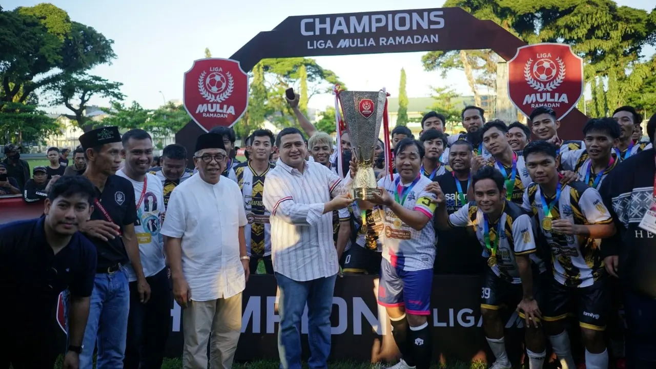 Bintang Utara Juara Liga Mulia Ramadan 2025, Wali Kota Munafri Serahkan Trofi