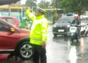 Personel Lantas Polsek Biringkanaya Atur Lalu Lintas, Antisipasi Kemacetan