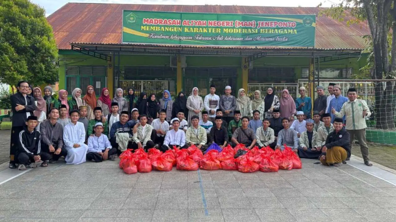 Pererat Ukhuwah Islamiah dan Berbagi dengan Sesama, MAN Jeneponto Gelar Safari Ramadhan dan Bagi-bagi Takjil