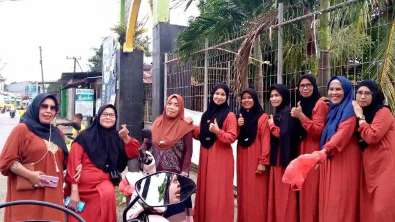 Perwim Biring Romang Berbagi Takjil, Tebar Kebahagiaan Ramadan di Jalan Raya